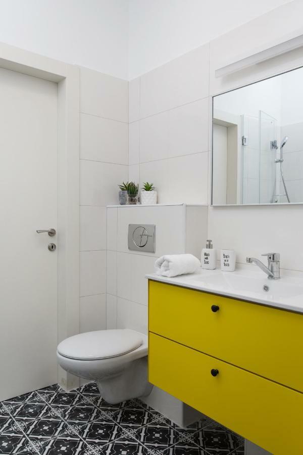 Colorful Bnb Apartment Haifa Bagian luar foto