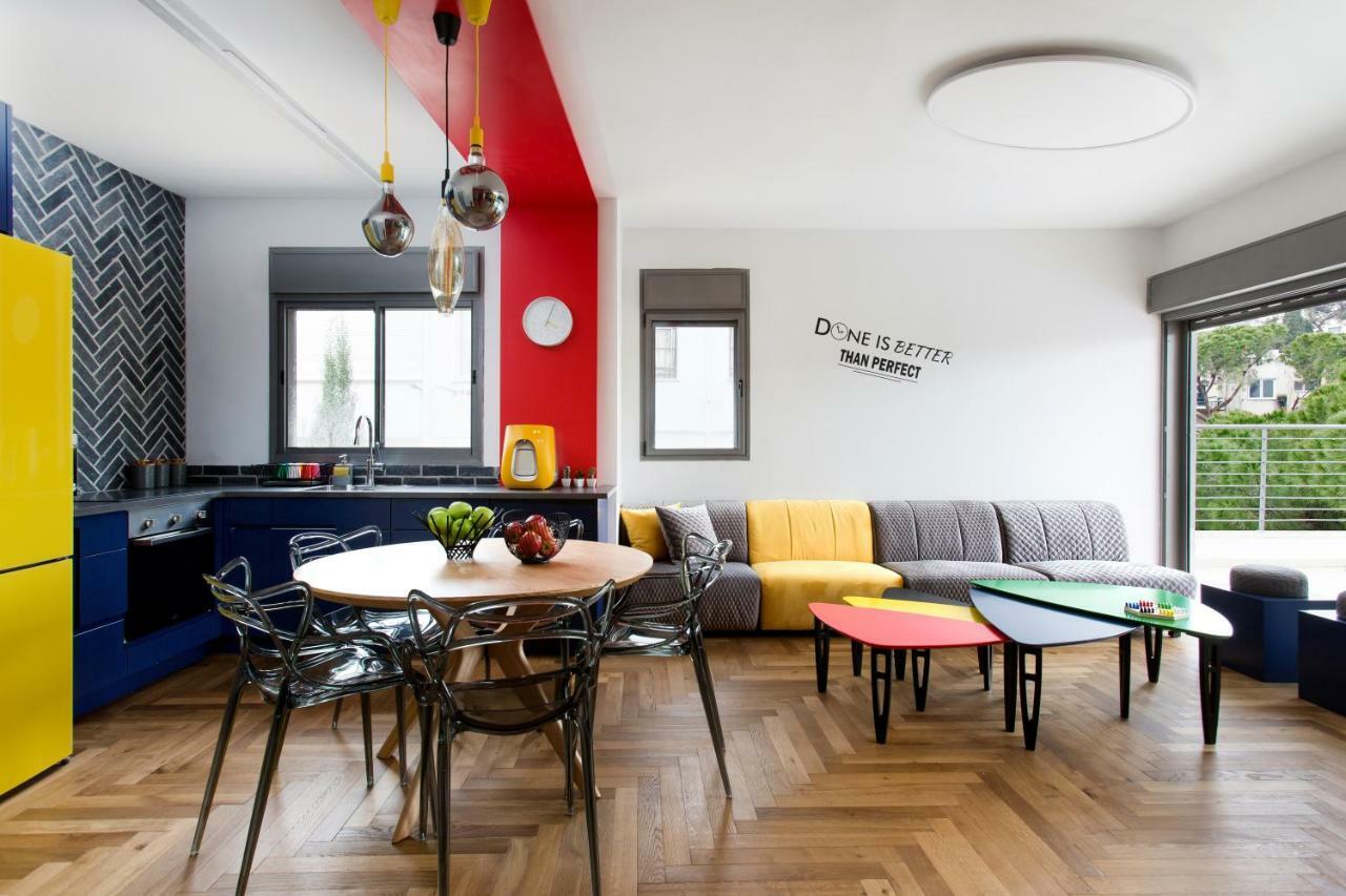 Colorful Bnb Apartment Haifa Bagian luar foto