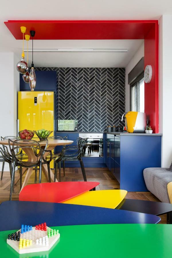 Colorful Bnb Apartment Haifa Bagian luar foto