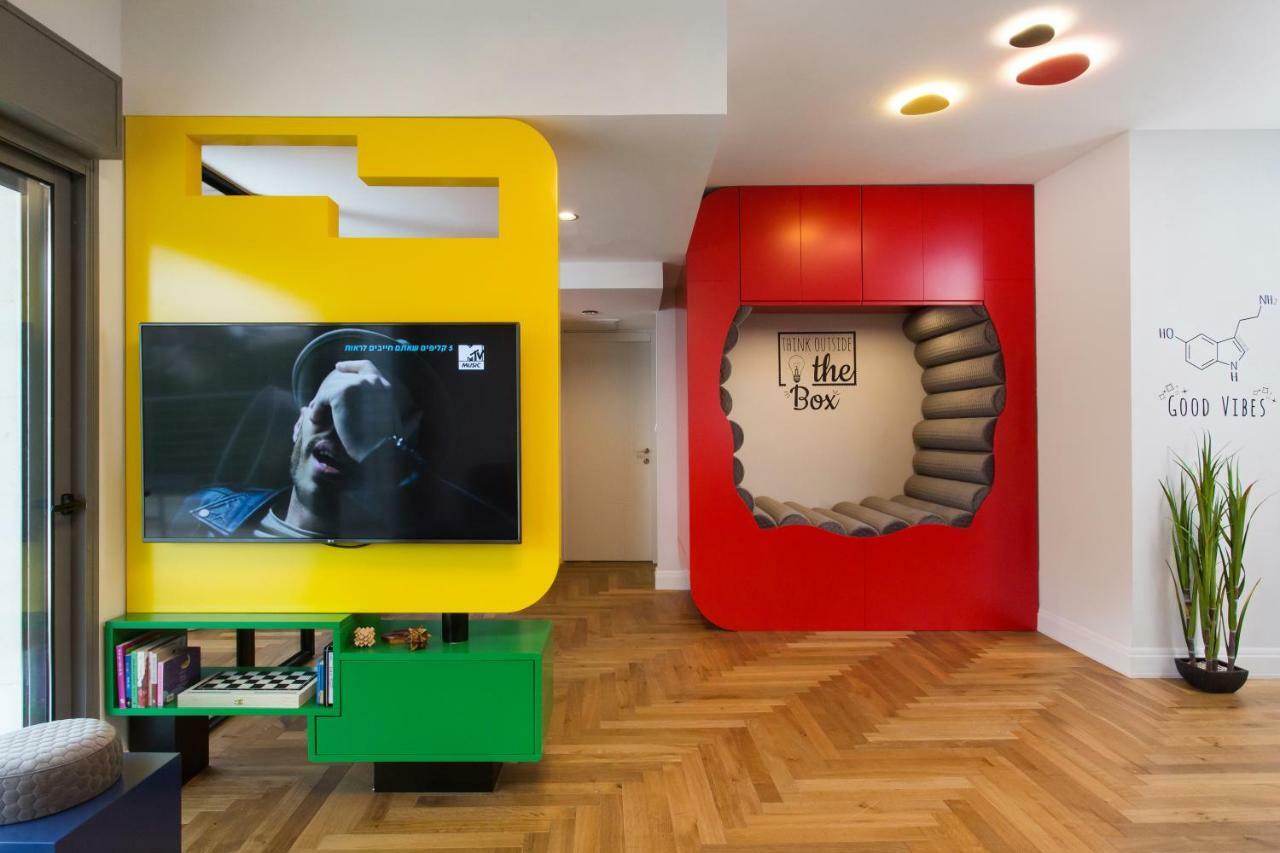 Colorful Bnb Apartment Haifa Bagian luar foto