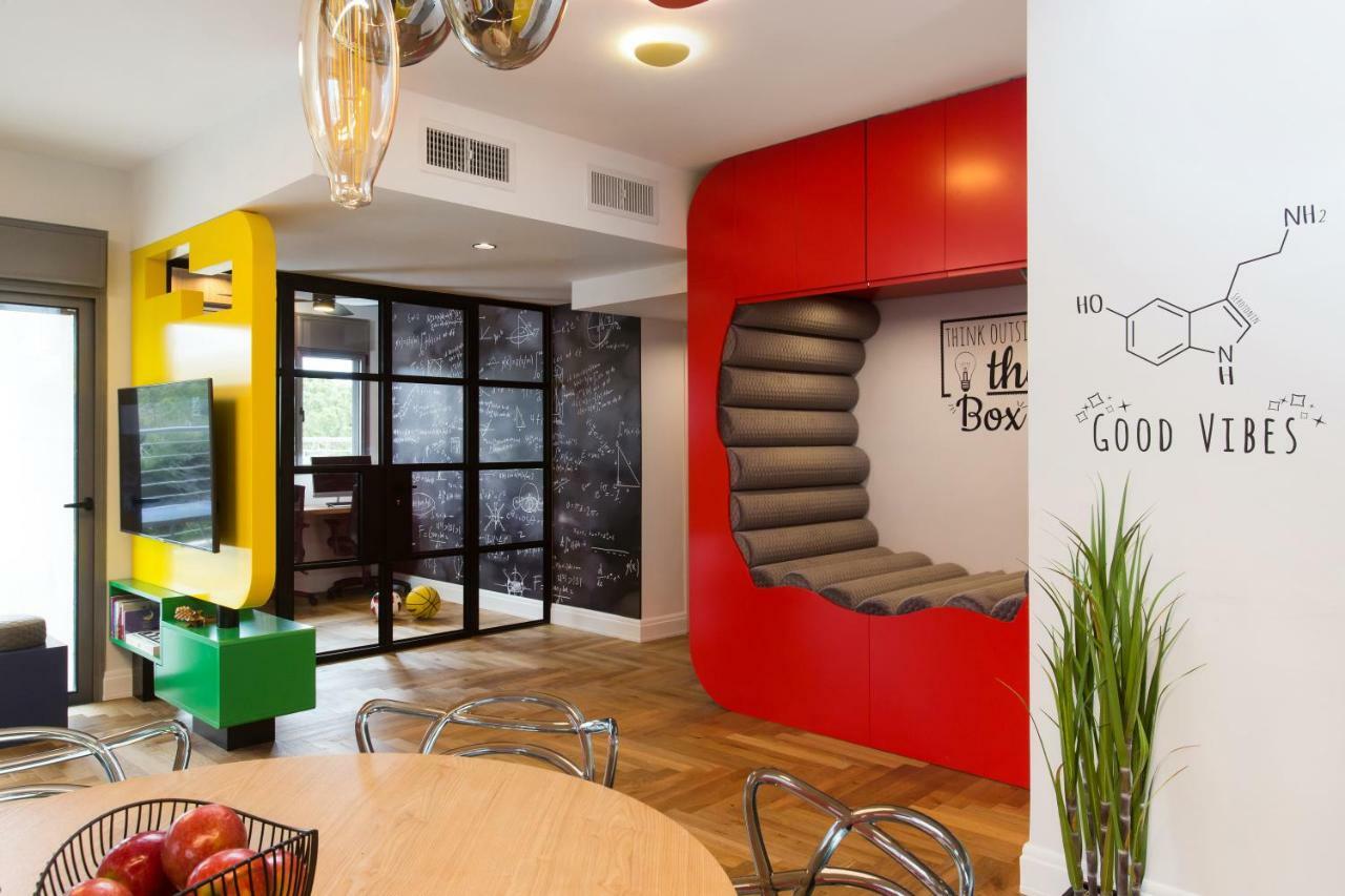 Colorful Bnb Apartment Haifa Bagian luar foto